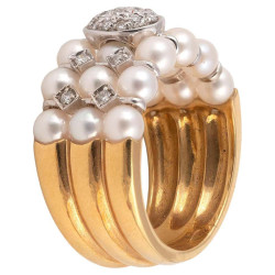 18 Karat Yellow Gold Diamond and Pearl Ring