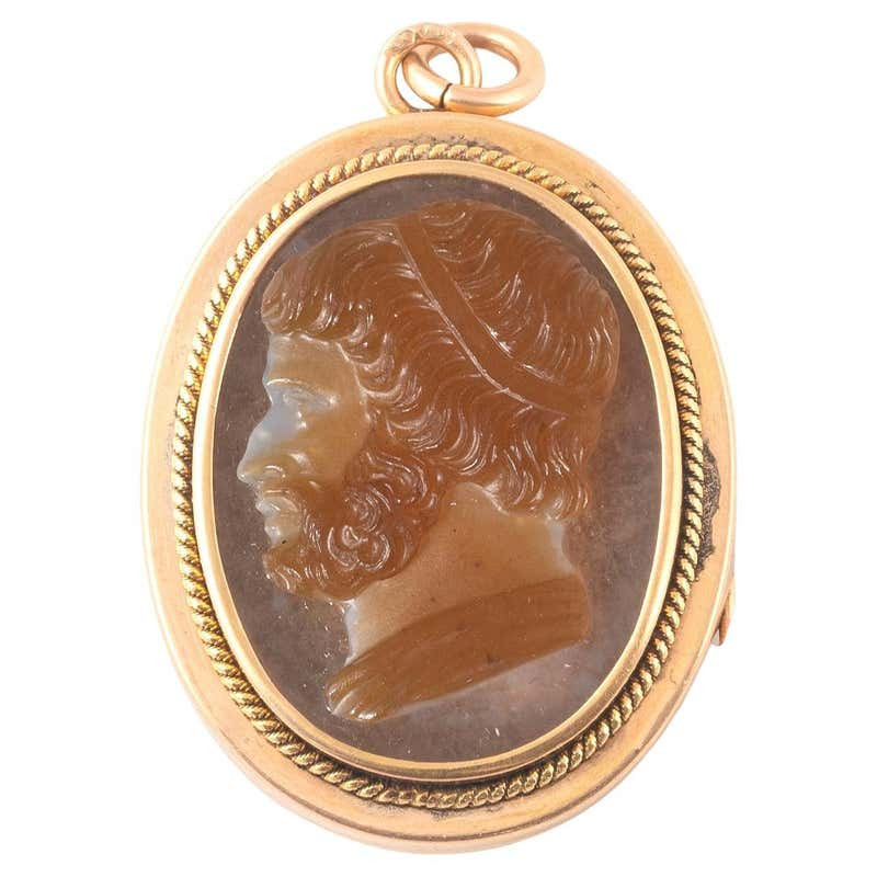 A French Gold-Mounted Pendant Cameo Vinaigrette Late 18th Century