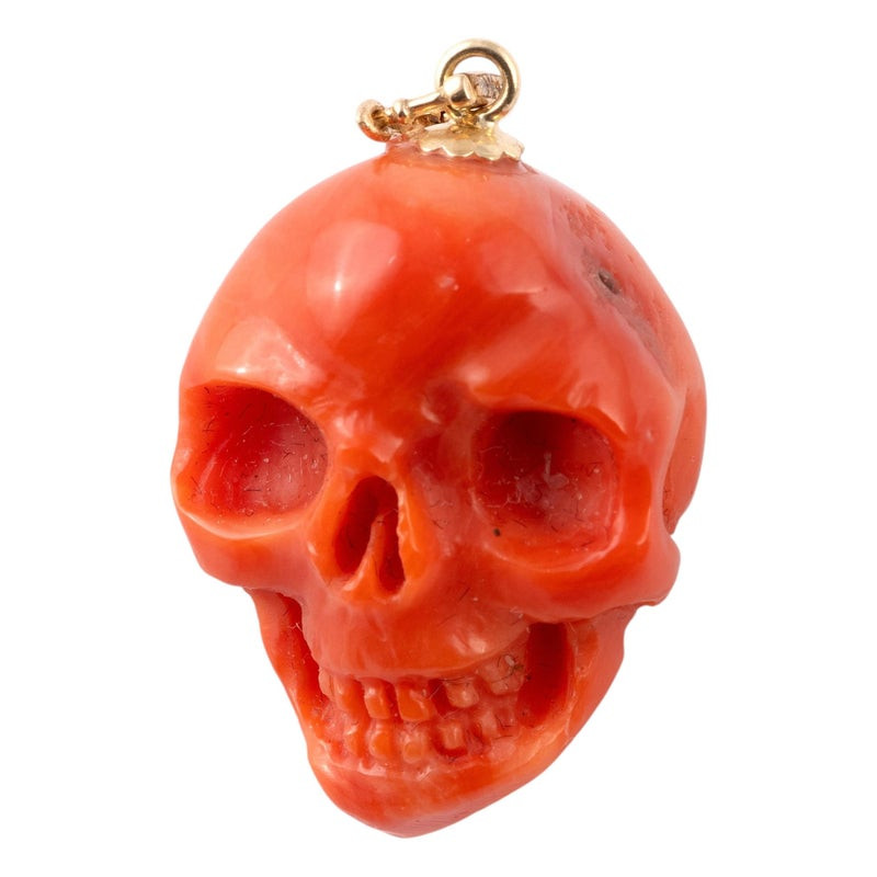 1970s Yellow Gold Coral Skull Pendant Necklace in Excellent Condition