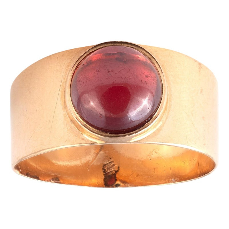 Antique 18K Gold Ring With Round Cabochon Garnet Circa 1890