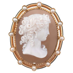 A 19th Century Oval Hardstone Cameo Brooch