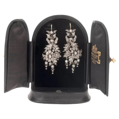 Antique Pair of Diamond Pendant Earrings #bernardoantichita