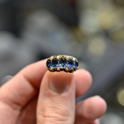 Antique Sapphire Five-Stone Ring circa 1800 #bernardoantichita