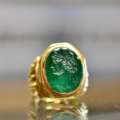 Neoclassical Carved Emerald Intaglio Ring #bernardoantichita